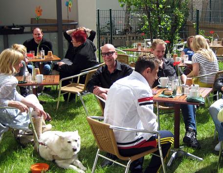 Eröffnungsfeier im Garten der Niemetzstraße