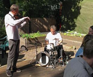 Bewohner machen Musik