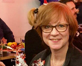 Orangerie-Leiterin Nicola Nieboj freut sich über die Spende