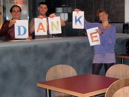 Café-Mobiliar aus Spenden - danke!