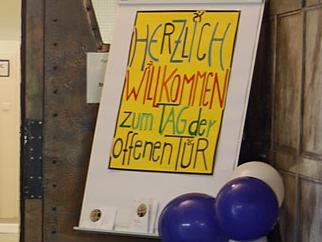 Offene Tür in der Lützowstraße
