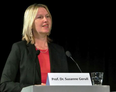 Prof. Dr. Susanne Gerull, Professorin für Theorie und Praxis der Sozialen Arbeit, Alice Salomon Hochschule Berlin